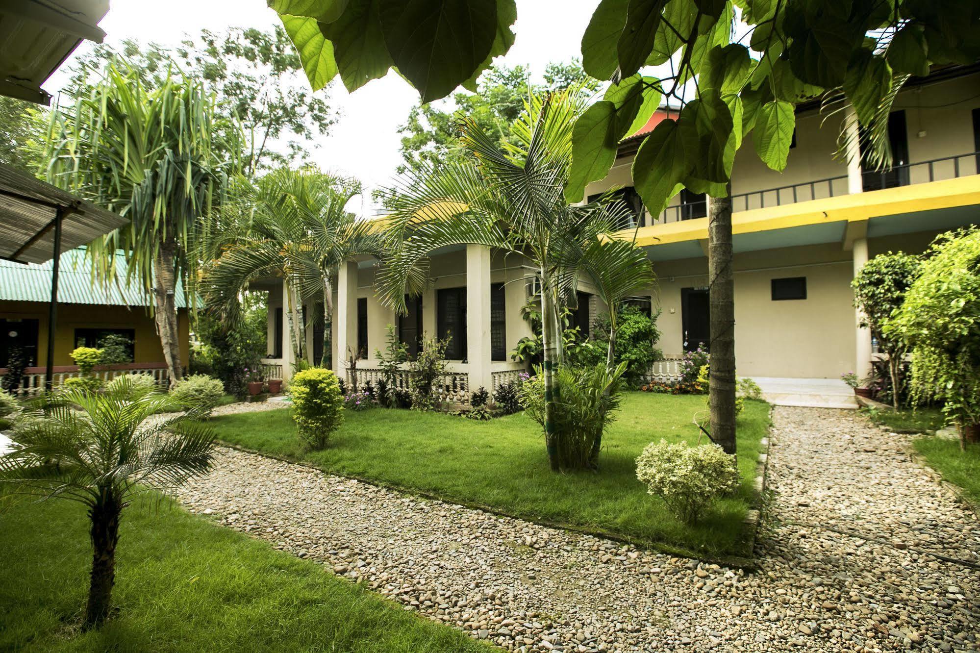 Sauraha Nana Hotel Kültér fotó